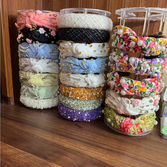 🦋Check out! New Headbands! Your Headbands Wonderland.❗️ I entertain all offers❗️ - Picture 1 of 1